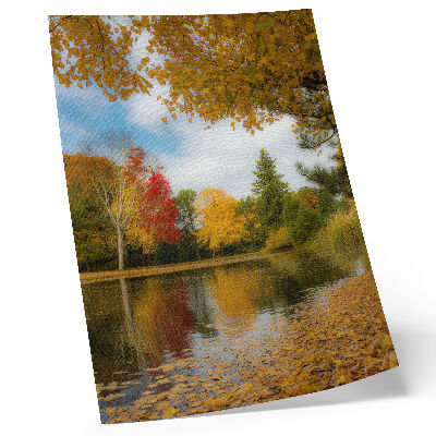 Impression sur toile Arbres colorés au bord du lac, ambiance automnale