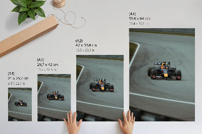 Affiche décorative Une voiture de course sur la piste, pleine de dynamisme