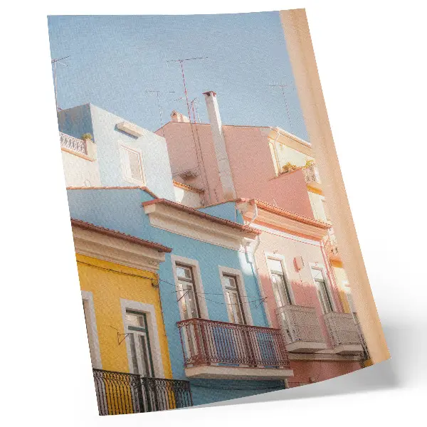 Impression sur toile maisons aux teintes pastel avec des balcons étroits aux détails subtils