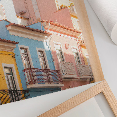 Impression sur toile Maisons aux teintes pastel, balcons étroits, détails subtils