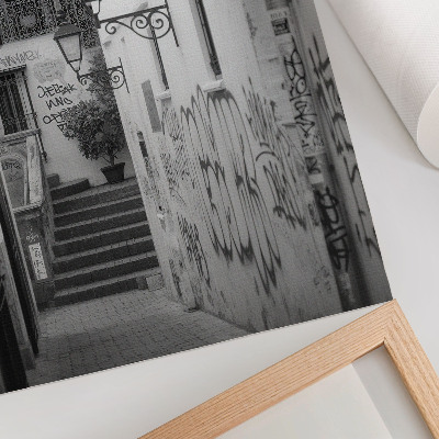 Décoration murale Rue en noir et blanc avec des graffitis et des lampadaires