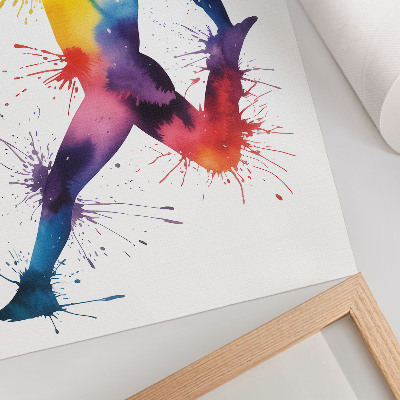 Affiche décorative Une silhouette aux couleurs vives, brandissant une épée.