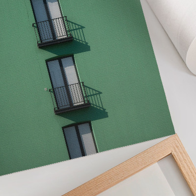 Décoration murale façade verte fenêtres balcons ombres moderne