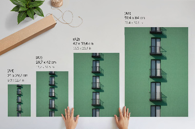 Décoration murale façade verte fenêtres balcons ombres moderne