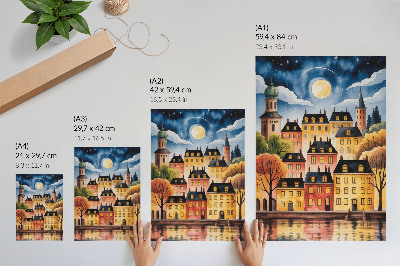 Décoration murale Une ville à l'atmosphère envoûtante la nuit, avec la lune dans le ciel.