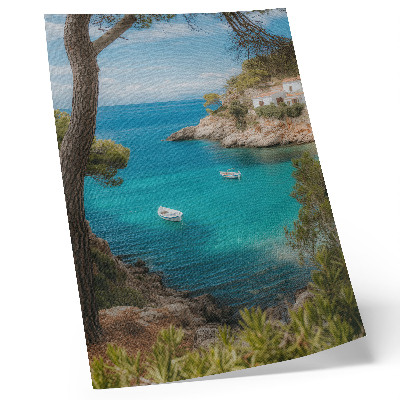 Impression sur toile Une baie avec des bateaux et une maison dans un paysage pittoresque