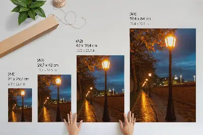 Impression sur toile les lampadaires des ruelles nocturnes diffusant une douce lueur pour une atmosphère paisible