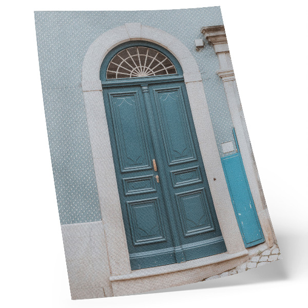 Affiche décorative Porte bleue avec éléments architecturaux blancs