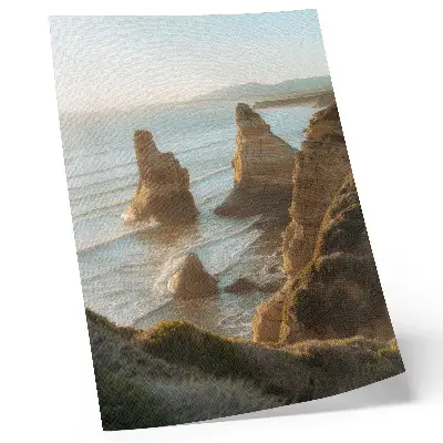 Décoration murale représentant des falaises rocheuses au coucher de soleil sur la mer