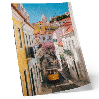 Affiche décorative Une rue avec un tramway, des immeubles aux couleurs pastel, des fleurs