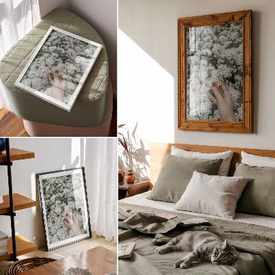 Affiche décorative Fleurs blanches, main verte, ongles rouges