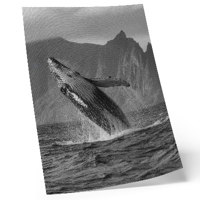 Affiche décorative Photo d'une baleine qui saute, avec des montagnes en arrière-plan.