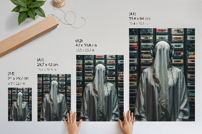 Affiche décorative Une silhouette en blanc devant un mur de cassettes audio.