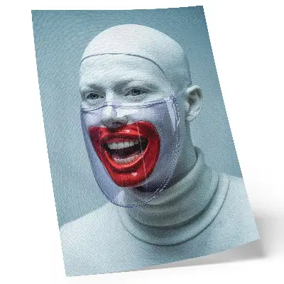 Impression sur toile visage moderne sous un masque orné de touches de rouge vif