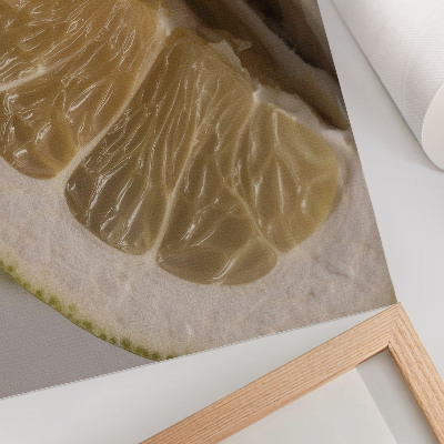 Impression sur toile Une tranche d'agrume avec des segments juteux