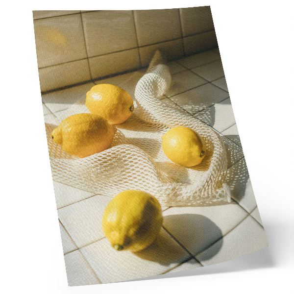 Décoration murale Citrons sur une grille métallique dans un décor de cuisine