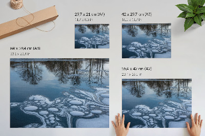 Affiche Glace sur le lac, reflets des arbres, tons bleus