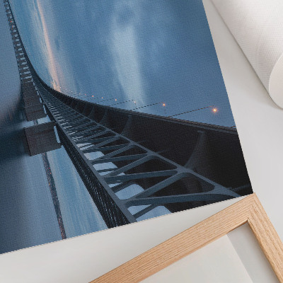 Affiche Un pont moderne enjambant des eaux calmes