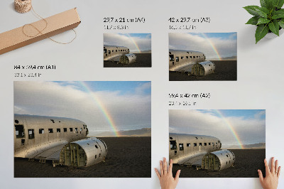 Affiche L'épave d'un avion en métal avec un arc-en-ciel en arrière-plan.