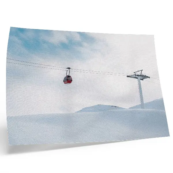 Affiche et poster représentant des montagnes, un téléphérique et un ciel au contraste de couleurs dynamique