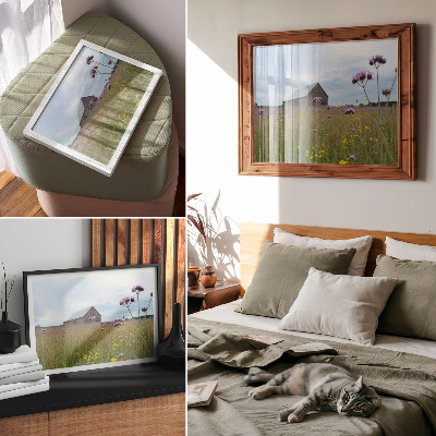 Affiche décorative prairie fleurie violette et jaune dans une grange de campagne