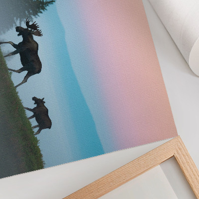 Affiche décorative Un orignal au petit matin, sur fond de brouillard et d'arbres.