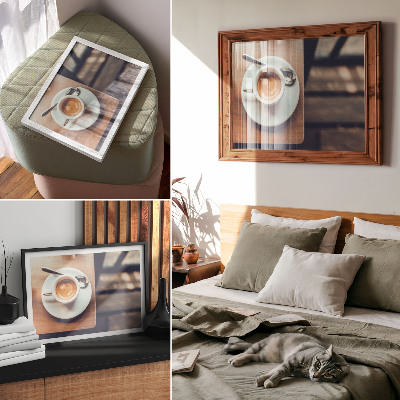 Affiche et poster Une tasse d'expresso sur une table en bois, contraste