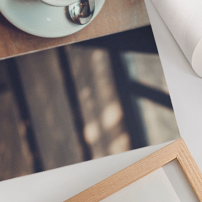 Affiche et poster Une tasse d'expresso sur une table en bois, contraste