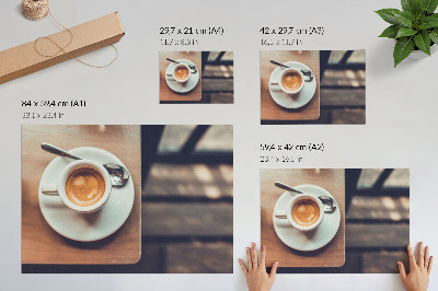 Affiche et poster Une tasse d'expresso sur une table en bois, contraste