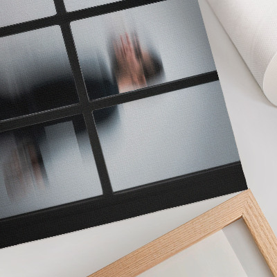 Affiche Silhouette noire derrière un cadre en verre, minimalisme gris