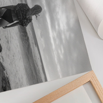 Affiche et poster Scène en noir et blanc avec une silhouette au bord de l'eau