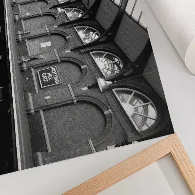 Affiche décorative l'élégance de l'architecture urbaine jouant sur la lumière et l'ombre