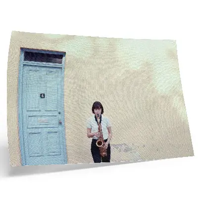 Affiche décorative minimalisme aux couleurs vives évoquant le calme et la musique à la porte