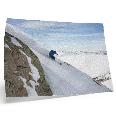 Affiche et poster skieurs sur sommets enneigés sous un ciel bleu harmonieux
