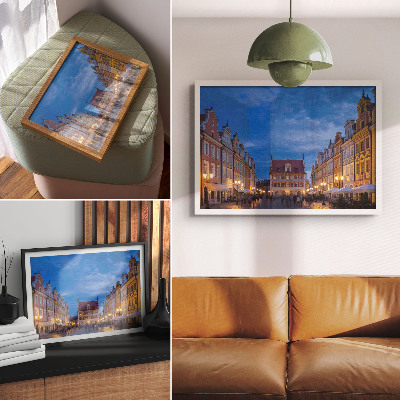 Affiche décorative Immeubles historiques illuminés le soir par des lumières colorées