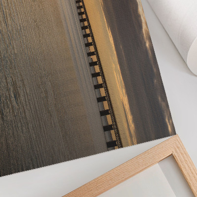 Affiche décorative Un pont à l'horizon éclairé par le soleil