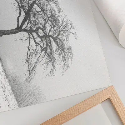 Affiche arbre solitaire dans une atmosphère de paix hivernale au style minimaliste et harmonieux