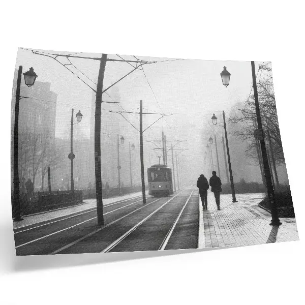Affiche tram, brouillard, réverbères et ambiance urbaine