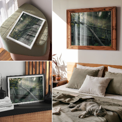 Affiche décorative Un pont en bois au milieu de la verdure et du soleil