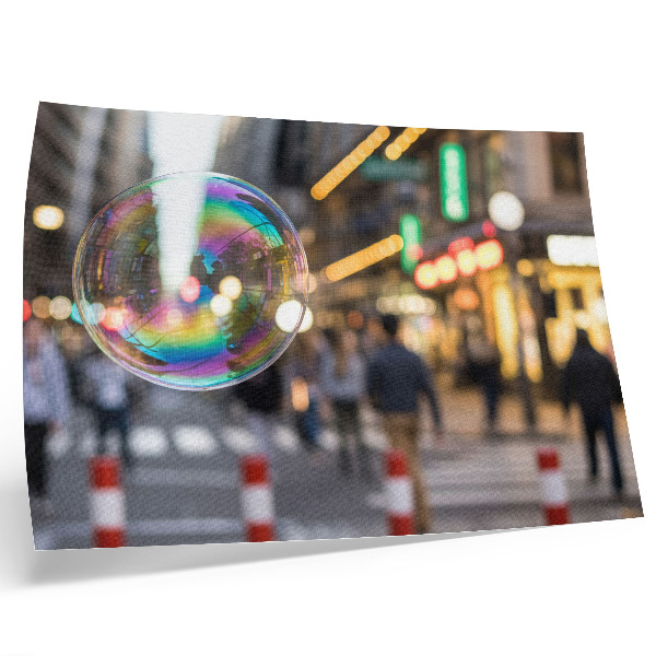 Affiche et poster Une rue animée de la ville avec une bulle réfléchissante