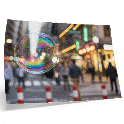 Affiche et poster Une rue animée de la ville avec une bulle réfléchissante