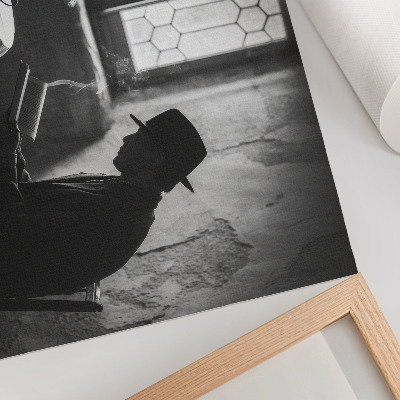 Affiche décorative Ambiance en noir et blanc, homme avec un livre, élégance classique
