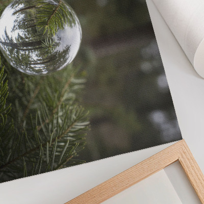 Affiche et poster Une boule de cristal sur fond de branche de pin