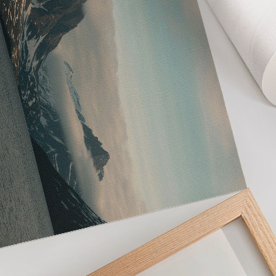 Affiche Montagnes monumentales à l'ombre de la paix et des nuages