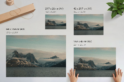 Affiche Montagnes monumentales à l'ombre de la paix et des nuages