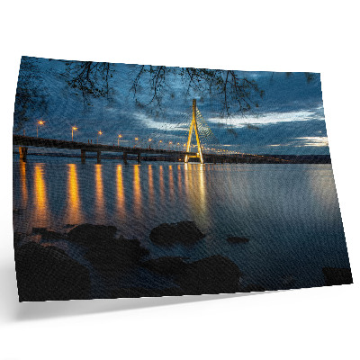Affiche Pont illuminé au-dessus de l'eau la nuit