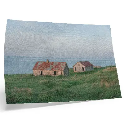 Affiche décorative représentant des bâtiments rustiques dans des prairies vertes au bord de la mer