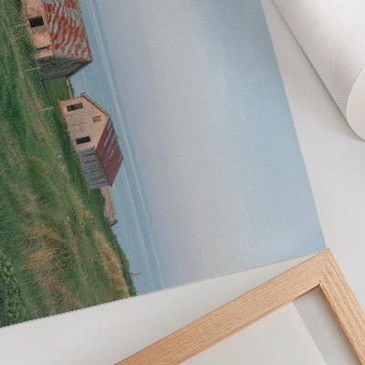 Affiche décorative bâtiments rustiques prairies vertes mer