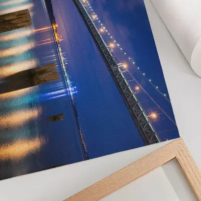 Affiche et poster pont avec lueur nocturne et reflet de l'eau dans une ambiance harmonieuse