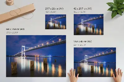 Affiche et poster pont avec lueur nocturne et reflet de l'eau dans une ambiance harmonieuse